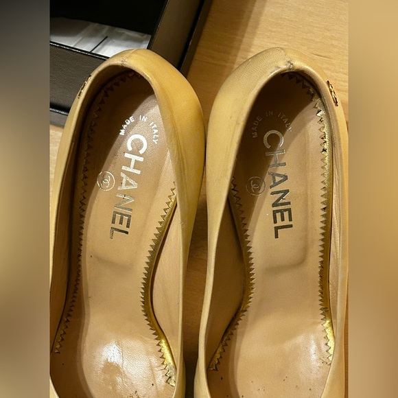 Chanel Cap Toe Heels - Picture 3 of 6